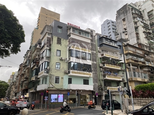 位於肥利喇亞美打大馬路的保利大廈實拍